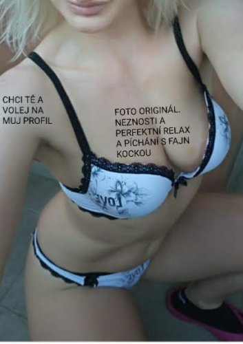 ŽHAVÁ SEXY JANNI NEVÁHEJ
