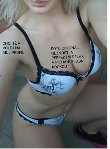 ŽHAVÁ SEXY JANNI NEVÁHEJ